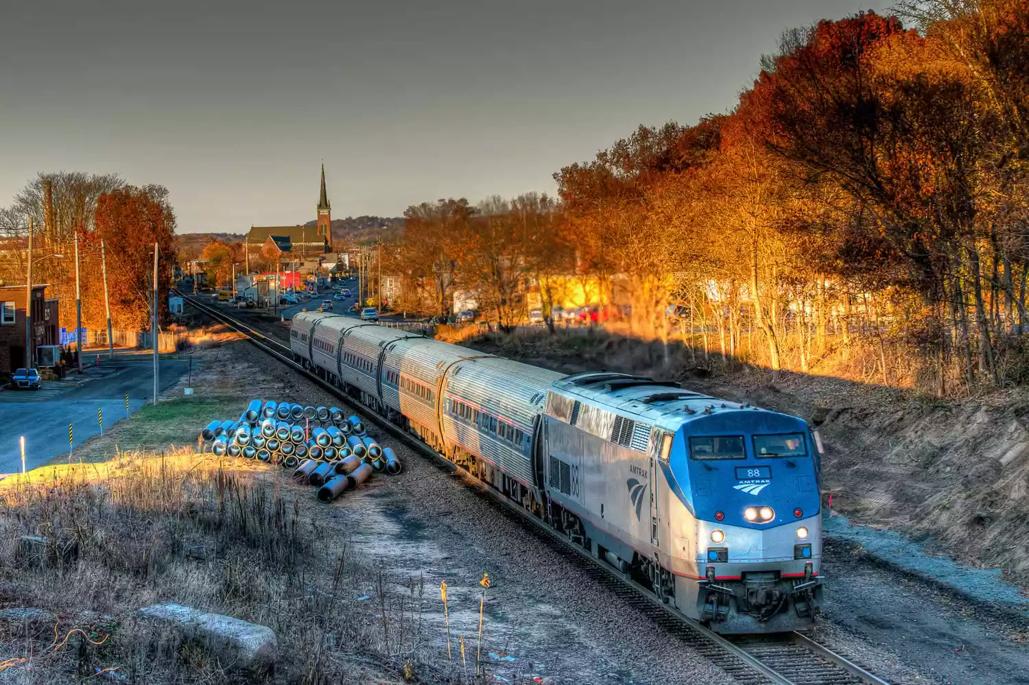 Amtrak Vermonter goes through Wallingford during autumn
