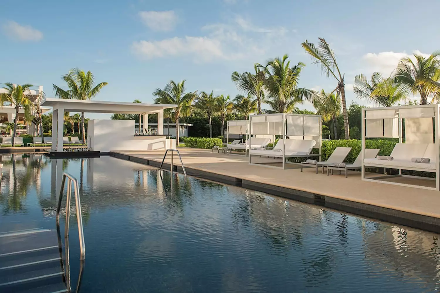 Une piscine au Platinum Yucatan Princess Adults Only