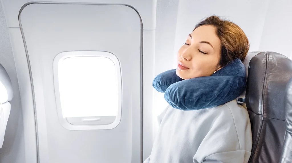 Un Astuce Maligne Pour Dormir Tranquillement en Avion