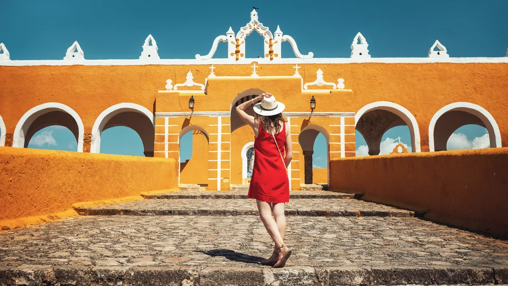 Ville mexicaine photogénique où le jaune rayonne