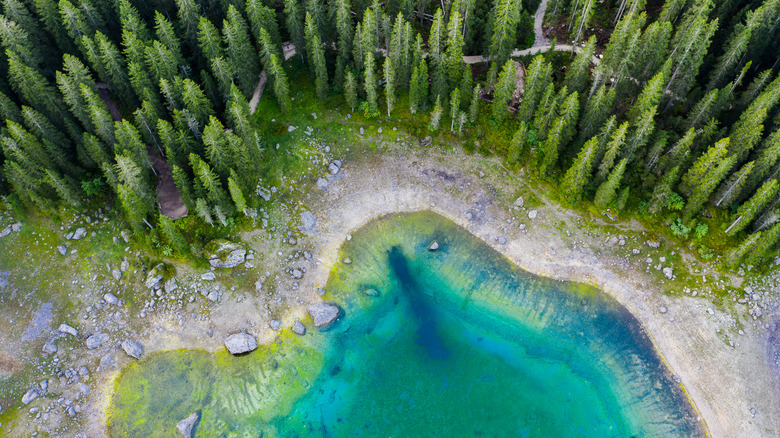 Vue aérienne du Lago di Carezza