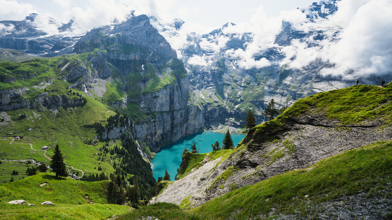 Le lac d'Oeschinen en Suisse