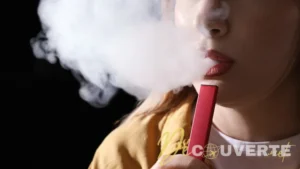 Pourquoi il est strictement interdit de vapoter en avion (et les risques encourus)