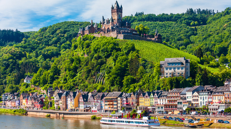 Vue de Cochem en Allemagne et de la rivière Moselle