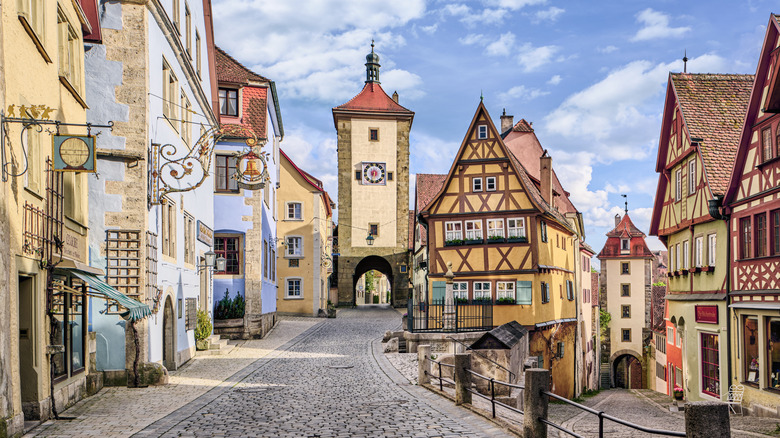 Maisons historiques à colombages et rues pavées à Rothenburg ob der Tauber