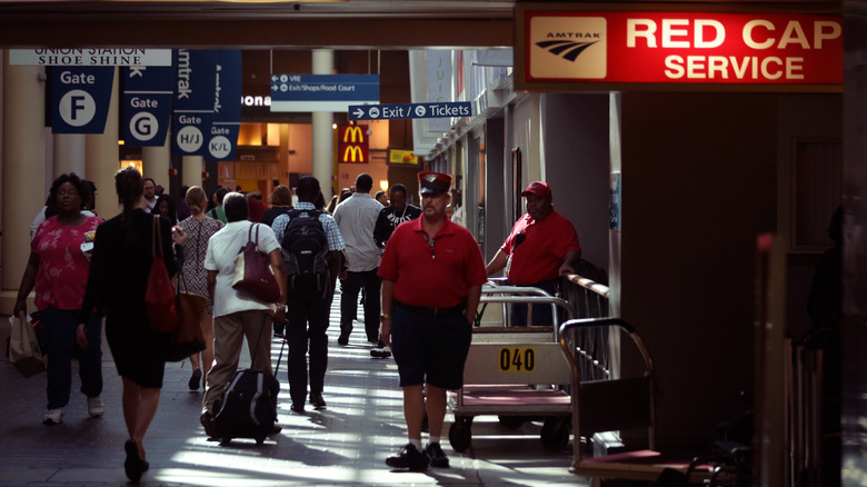 Panneau de service Red Cap et agents