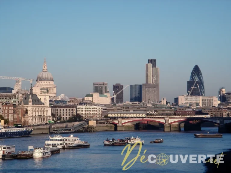 Skyline de Londres avec la Tamise, pour illustrer les formalités de voyage au Royaume-Uni