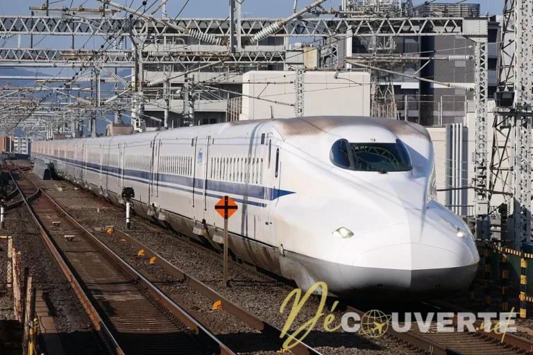 Shinkansen en gare au Japon pour illustrer le JR Pass