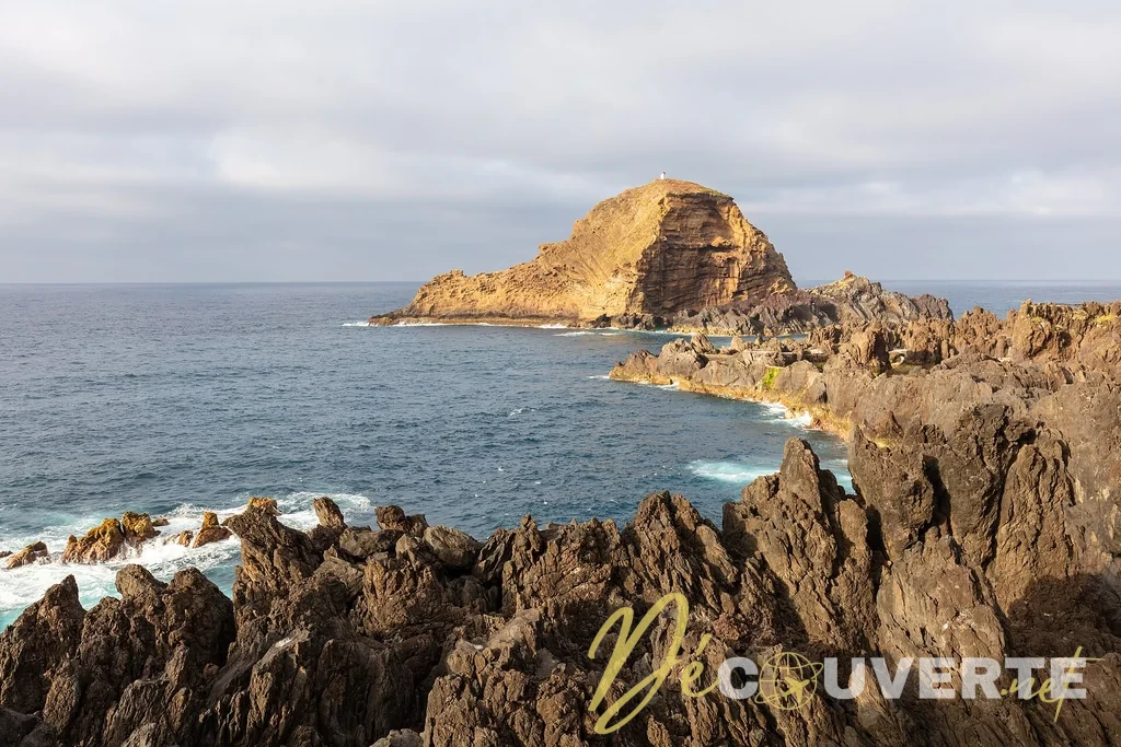 Piscines naturelles volcaniques de Porto Moniz, côte nord de Madère